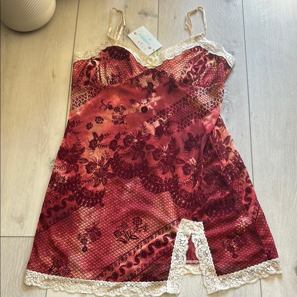 NWT Machi Floral Lace Trim Chemise / M/L